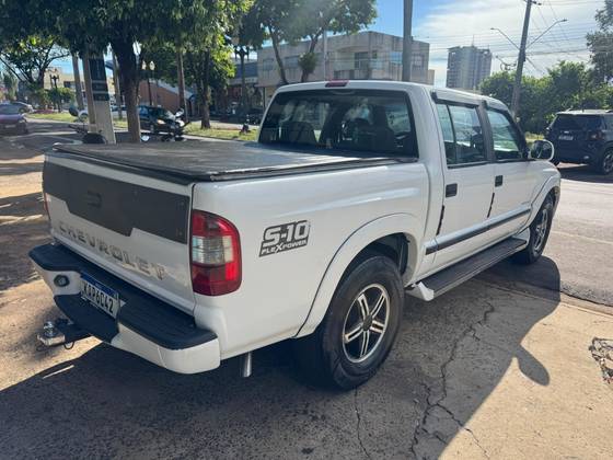 CHEVROLET S10 2.4 ADVANTAGE 4X2 CD 8V FLEX 4P MANUAL